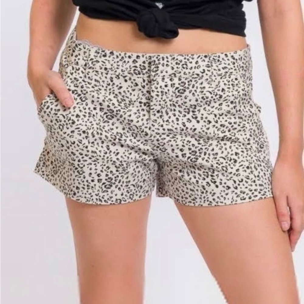 Volcom Black and White Geometric Pattern flat front khaki chino shorts size 3